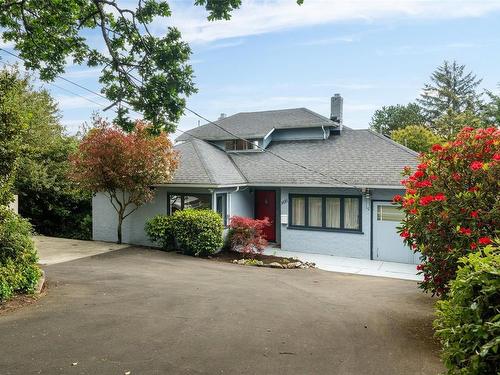 3751 Cadboro Bay Rd, Saanich, BC 