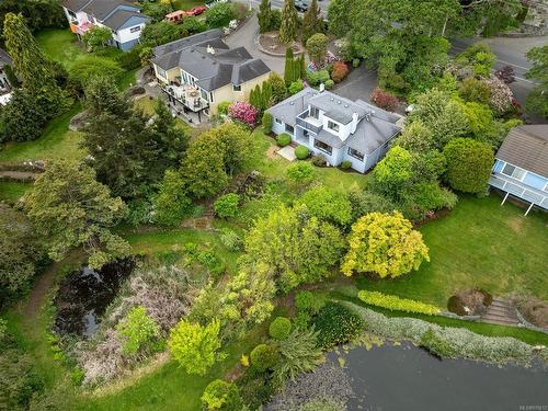 3751 Cadboro Bay Rd, Saanich, BC 