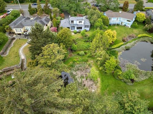 3751 Cadboro Bay Rd, Saanich, BC 