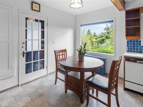 3751 Cadboro Bay Rd, Saanich, BC 