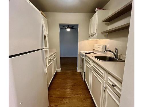 214-550 Bradley St, Nanaimo, BC - Indoor Photo Showing Kitchen