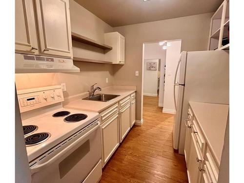 214-550 Bradley St, Nanaimo, BC - Indoor Photo Showing Kitchen