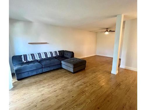 214-550 Bradley St, Nanaimo, BC - Indoor Photo Showing Living Room