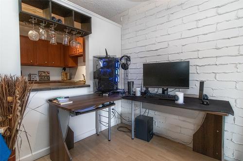 228-1665 Ufton Court, Kelowna, BC - Indoor Photo Showing Office