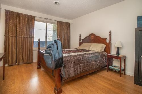 228-1665 Ufton Court, Kelowna, BC - Indoor Photo Showing Bedroom