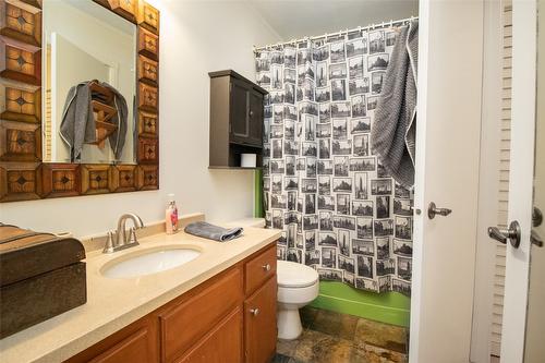 228-1665 Ufton Court, Kelowna, BC - Indoor Photo Showing Bathroom