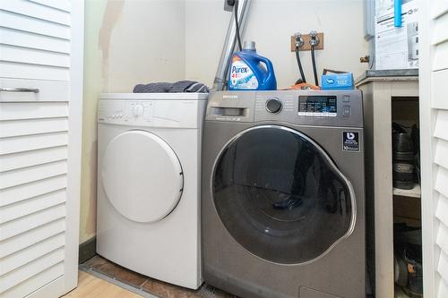 228-1665 Ufton Court, Kelowna, BC - Indoor Photo Showing Laundry Room