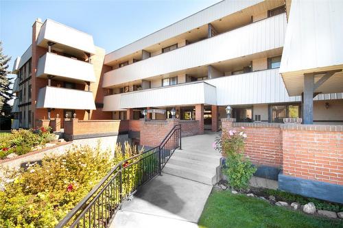 228-1665 Ufton Court, Kelowna, BC - Outdoor