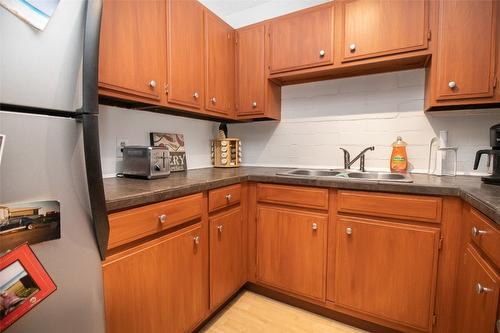 228-1665 Ufton Court, Kelowna, BC - Indoor Photo Showing Kitchen With Double Sink