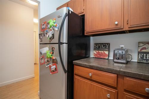 228-1665 Ufton Court, Kelowna, BC - Indoor Photo Showing Kitchen