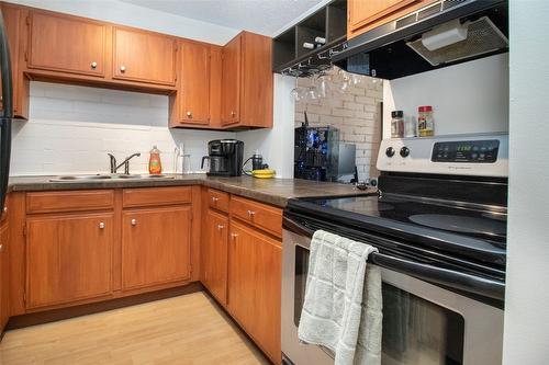 228-1665 Ufton Court, Kelowna, BC - Indoor Photo Showing Kitchen With Double Sink