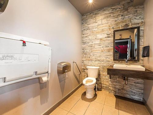 Powder room - 196 Rue Sherbrooke, Magog, QC - Indoor Photo Showing Bathroom