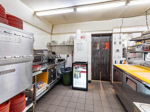 Kitchen - 196 Rue Sherbrooke, Magog, QC - Indoor Photo Showing Garage