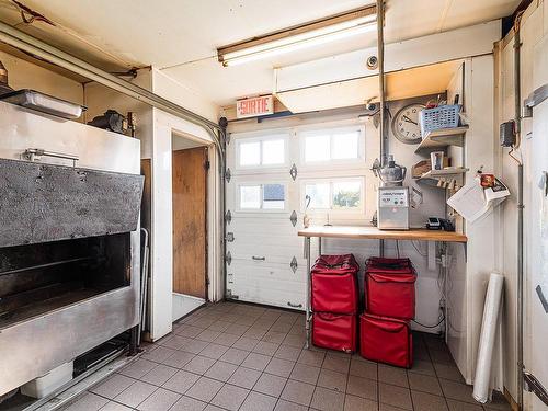 Kitchen - 196 Rue Sherbrooke, Magog, QC - Indoor Photo Showing Garage