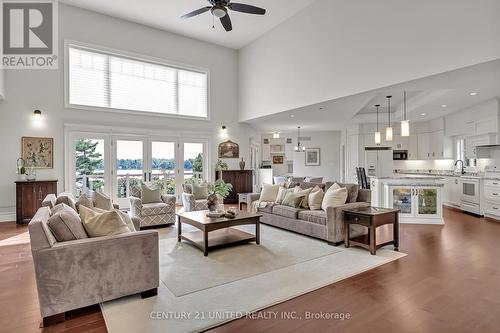 44 Fire Route 70, Galway-Cavendish And Harvey, ON - Indoor Photo Showing Living Room