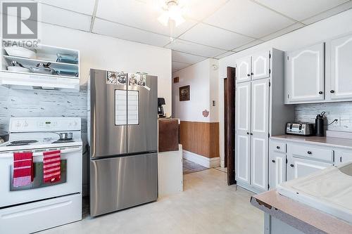 171 Woodward Ave, Sault Ste Marie, ON - Indoor Photo Showing Kitchen