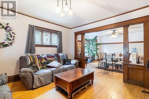 171 Woodward Ave, Sault Ste Marie, ON - Indoor Photo Showing Living Room