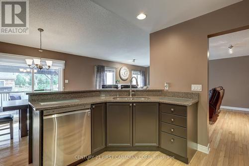 658 North Leaksdale Circle, London, ON - Indoor Photo Showing Kitchen