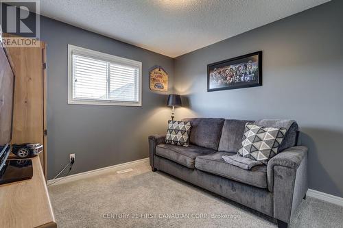 658 North Leaksdale Circle, London, ON - Indoor Photo Showing Living Room