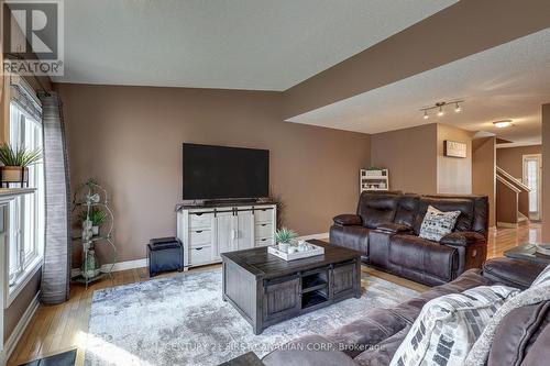 658 North Leaksdale Circle, London, ON - Indoor Photo Showing Living Room