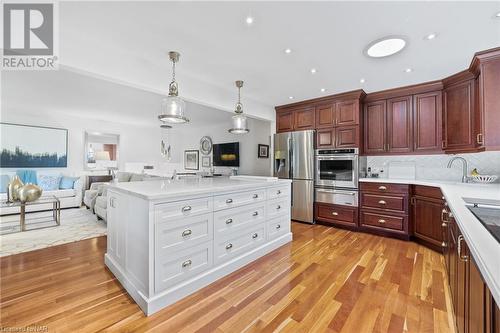 13 Rusholme Crescent, St. Catharines, ON - Indoor Photo Showing Kitchen With Double Sink With Upgraded Kitchen