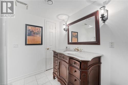 13 Rusholme Crescent, St. Catharines, ON - Indoor Photo Showing Bathroom