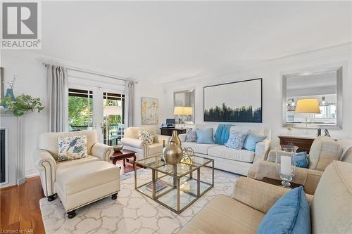 13 Rusholme Crescent, St. Catharines, ON - Indoor Photo Showing Living Room