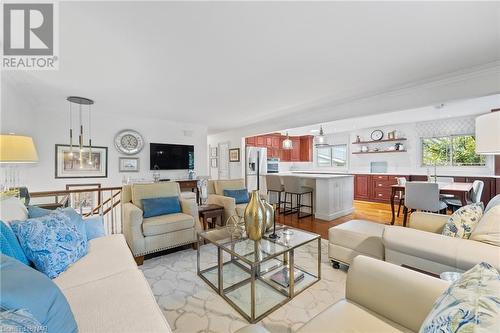 13 Rusholme Crescent, St. Catharines, ON - Indoor Photo Showing Living Room