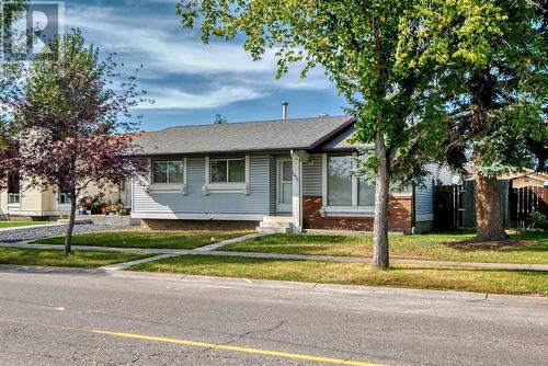 1059 Abbeydale Drive Ne, Calgary, AB - Outdoor