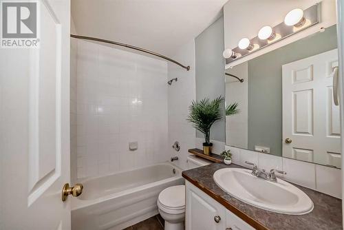 1059 Abbeydale Drive Ne, Calgary, AB - Indoor Photo Showing Bathroom