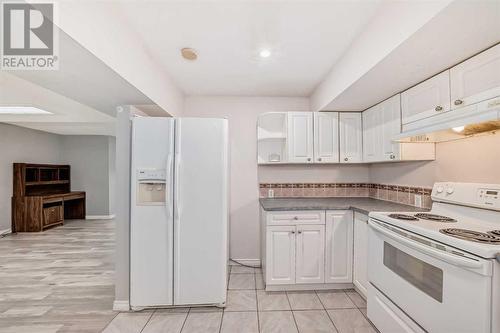 1059 Abbeydale Drive Ne, Calgary, AB - Indoor Photo Showing Kitchen