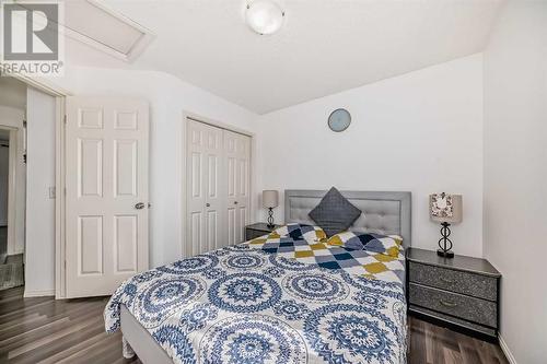 504 Saddlecrest Boulevard Ne, Calgary, AB - Indoor Photo Showing Bedroom