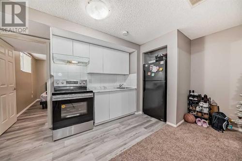 504 Saddlecrest Boulevard Ne, Calgary, AB - Indoor Photo Showing Kitchen