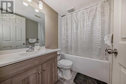 504 Saddlecrest Boulevard Ne, Calgary, AB - Indoor Photo Showing Bathroom