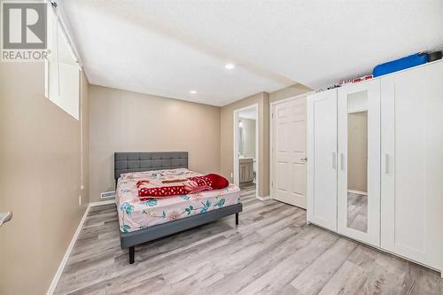 504 Saddlecrest Boulevard Ne, Calgary, AB - Indoor Photo Showing Bedroom