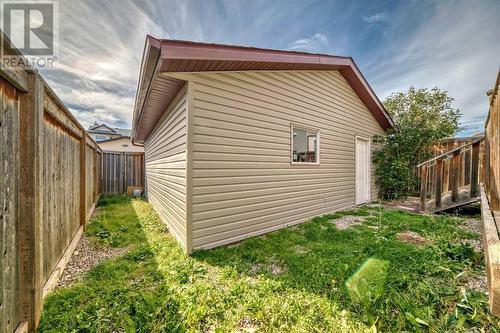 504 Saddlecrest Boulevard Ne, Calgary, AB - Outdoor With Exterior