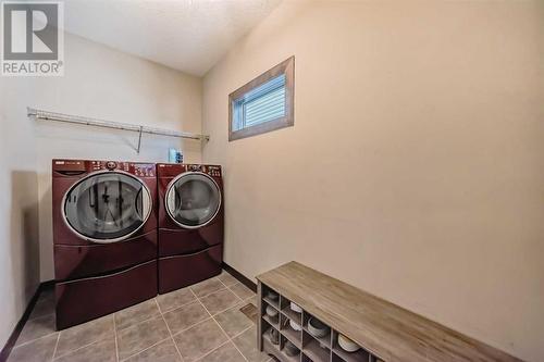 181 Everoak Circle Sw, Calgary, AB - Indoor Photo Showing Laundry Room