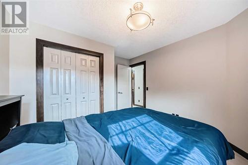 181 Everoak Circle Sw, Calgary, AB - Indoor Photo Showing Bedroom