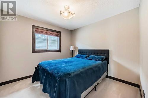 181 Everoak Circle Sw, Calgary, AB - Indoor Photo Showing Bedroom