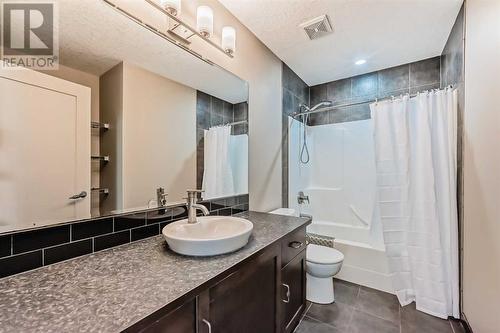 181 Everoak Circle Sw, Calgary, AB - Indoor Photo Showing Bathroom