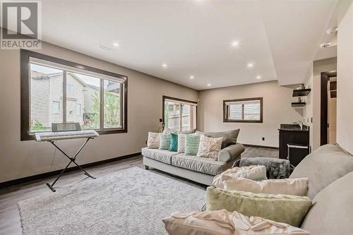 181 Everoak Circle Sw, Calgary, AB - Indoor Photo Showing Living Room