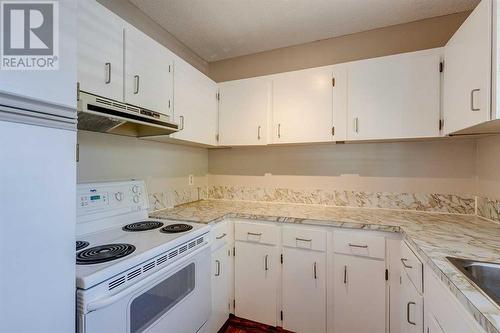 703, 120 Silvercreek Close Nw, Calgary, AB - Indoor Photo Showing Kitchen