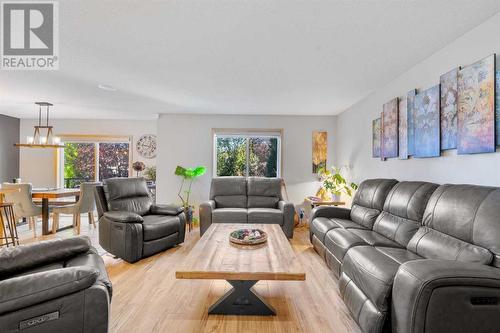 209 Tuscany Ravine Road Nw, Calgary, AB - Indoor Photo Showing Living Room