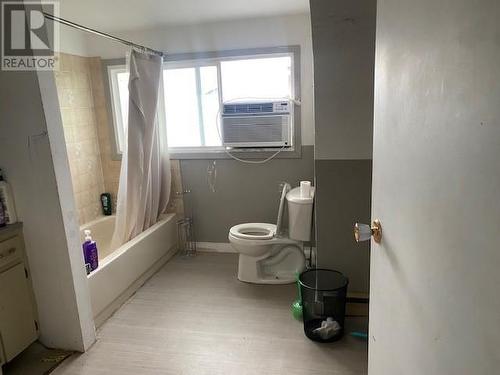 4533 Gordon Avenue, Kelowna, BC - Indoor Photo Showing Bathroom