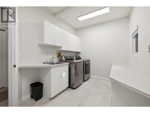 1015 Guest Road, West Kelowna, BC - Indoor Photo Showing Laundry Room