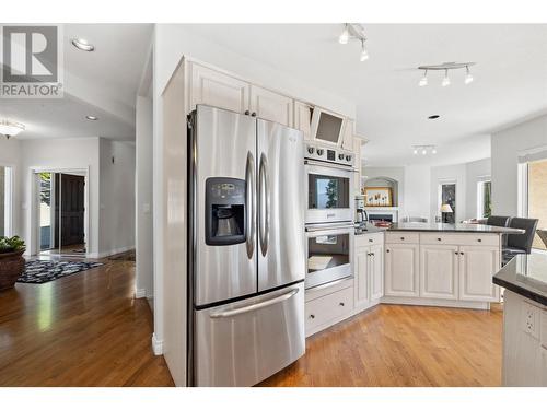 1015 Guest Road, West Kelowna, BC - Indoor Photo Showing Kitchen With Stainless Steel Kitchen With Upgraded Kitchen