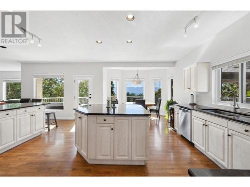 1015 Guest Road, West Kelowna, BC - Indoor Photo Showing Kitchen With Upgraded Kitchen