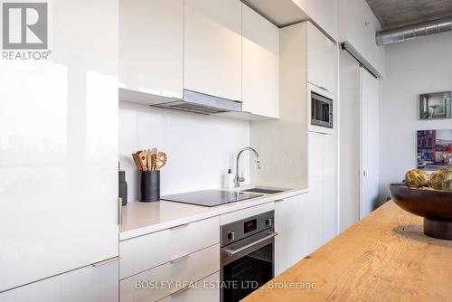 2802 - 170 Bayview Avenue, Toronto, ON - Indoor Photo Showing Kitchen