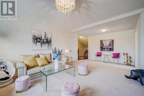 2 Quantum Street, Markham, ON - Indoor Photo Showing Living Room