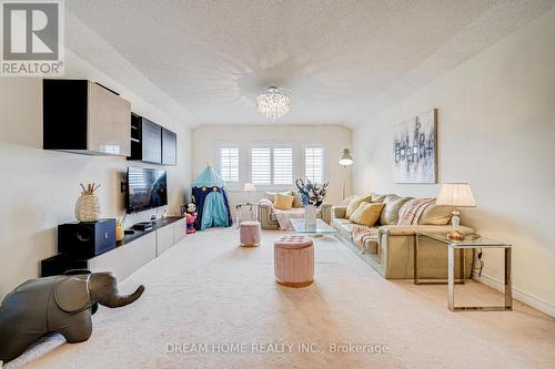 2 Quantum Street, Markham, ON - Indoor Photo Showing Living Room